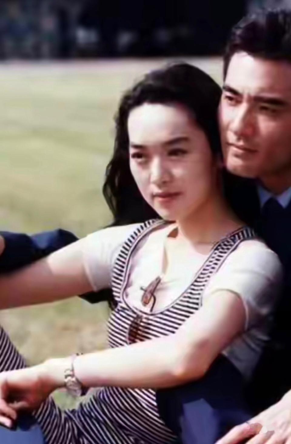赵文瑄和一个女的在一起，这组合很养眼。  
却不知这女生是谁？这是什么影视剧的剧