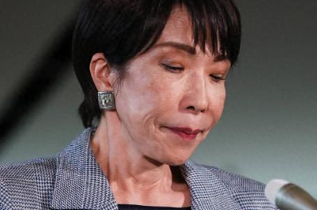 高市早苗这下彻底慌了！重磅坏消息直接砸到头上，商务部连发两道管制公告重拳出击，对