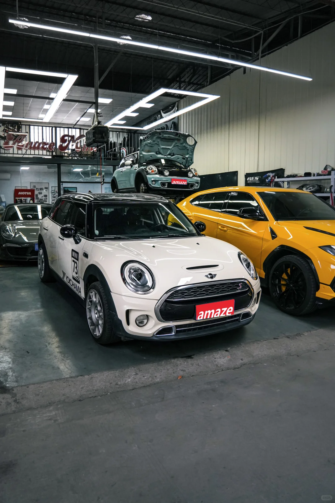 停在Urus旁边还有自信感的只有Mini