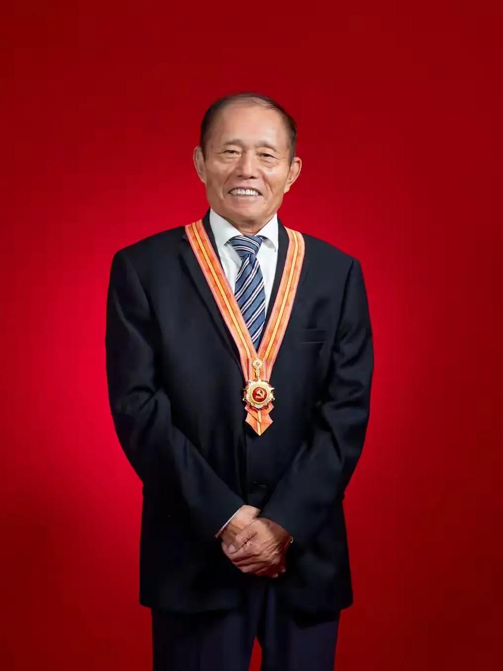 账本上干干净净的“零”，比任何奖状都沉，西辛庄村支书李连成，三十多年村集体招待费