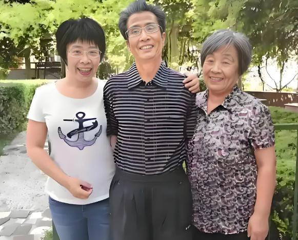 2026年1月份，著名学者蒙曼的父亲因患癌病逝，享年80岁。蒙曼写过这么一句话：