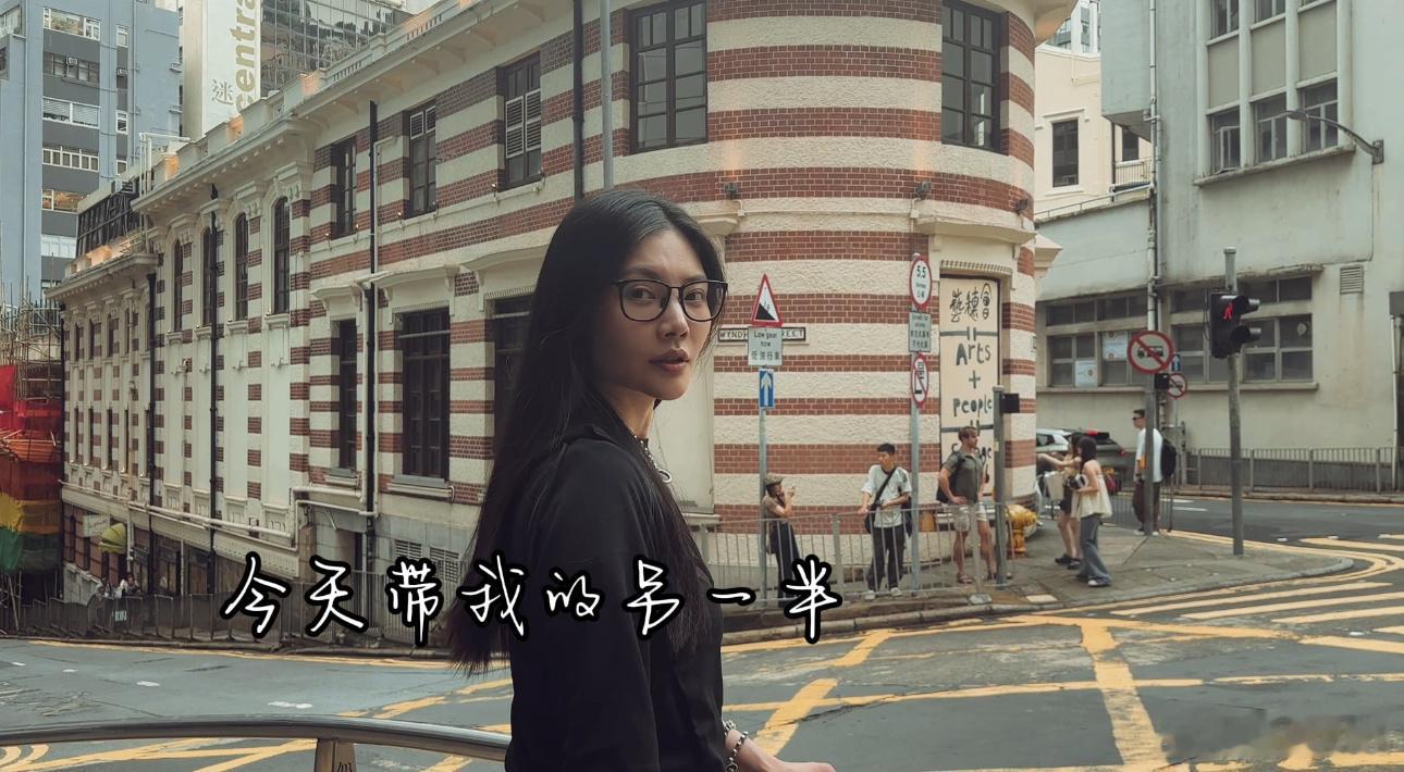#徐冬冬和26年前的尹子维对望#  打卡香港中环《美少年之恋》拍摄地，尹子维复刻