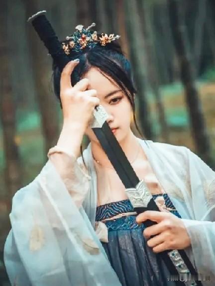 我和头条机器人，
杠了整整24个小时！

为啥？还不是因为我的文爆了……哦不，有