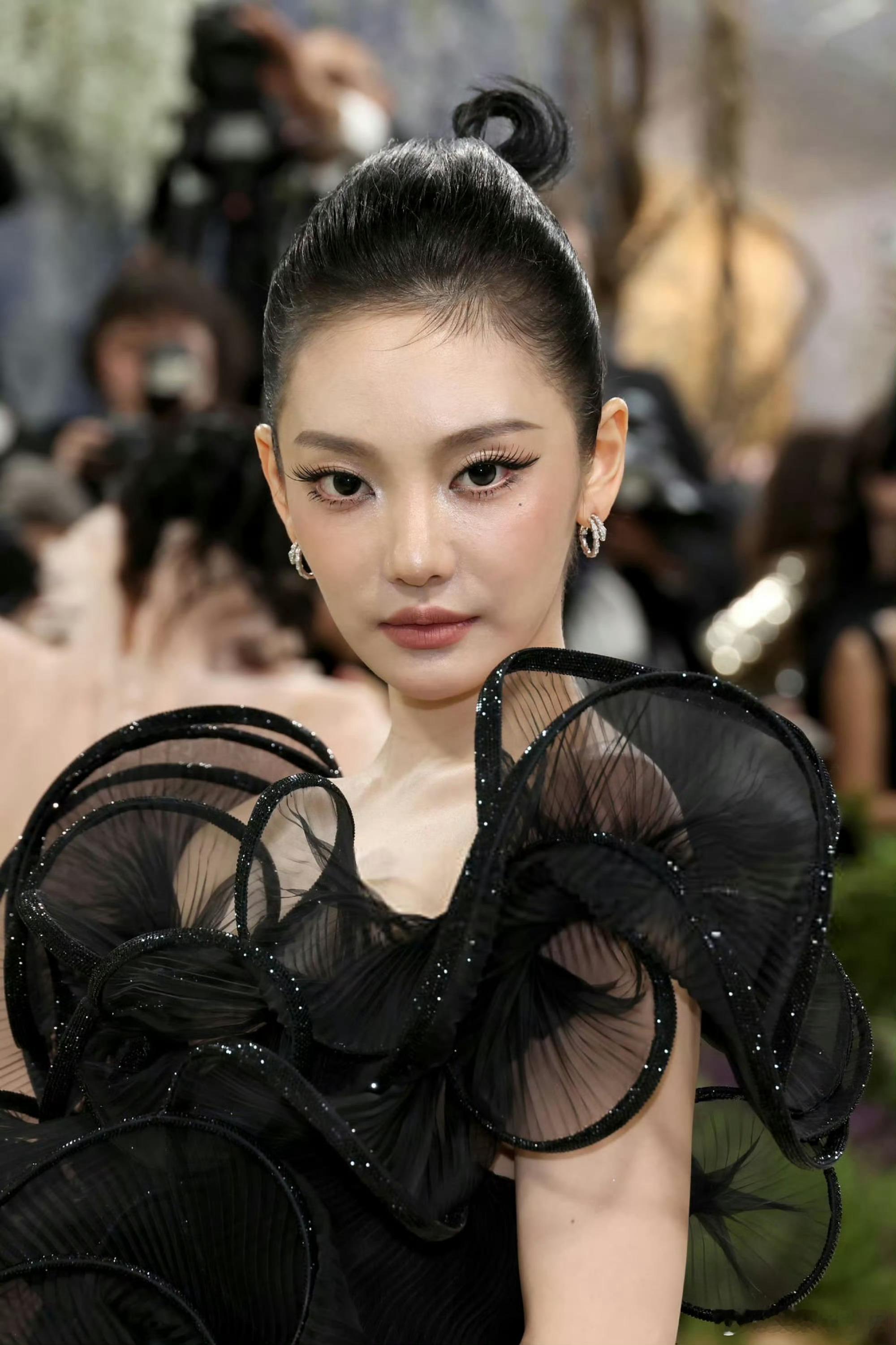 宁艺卓身穿Gucci特别定制宁艺卓metgala怼脸生图 宁艺卓身穿Gucci特