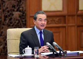 王毅三天访蒙，蒙古总统总理外长全见了，200亿美元贸易目标背后，"第三邻国"棋局