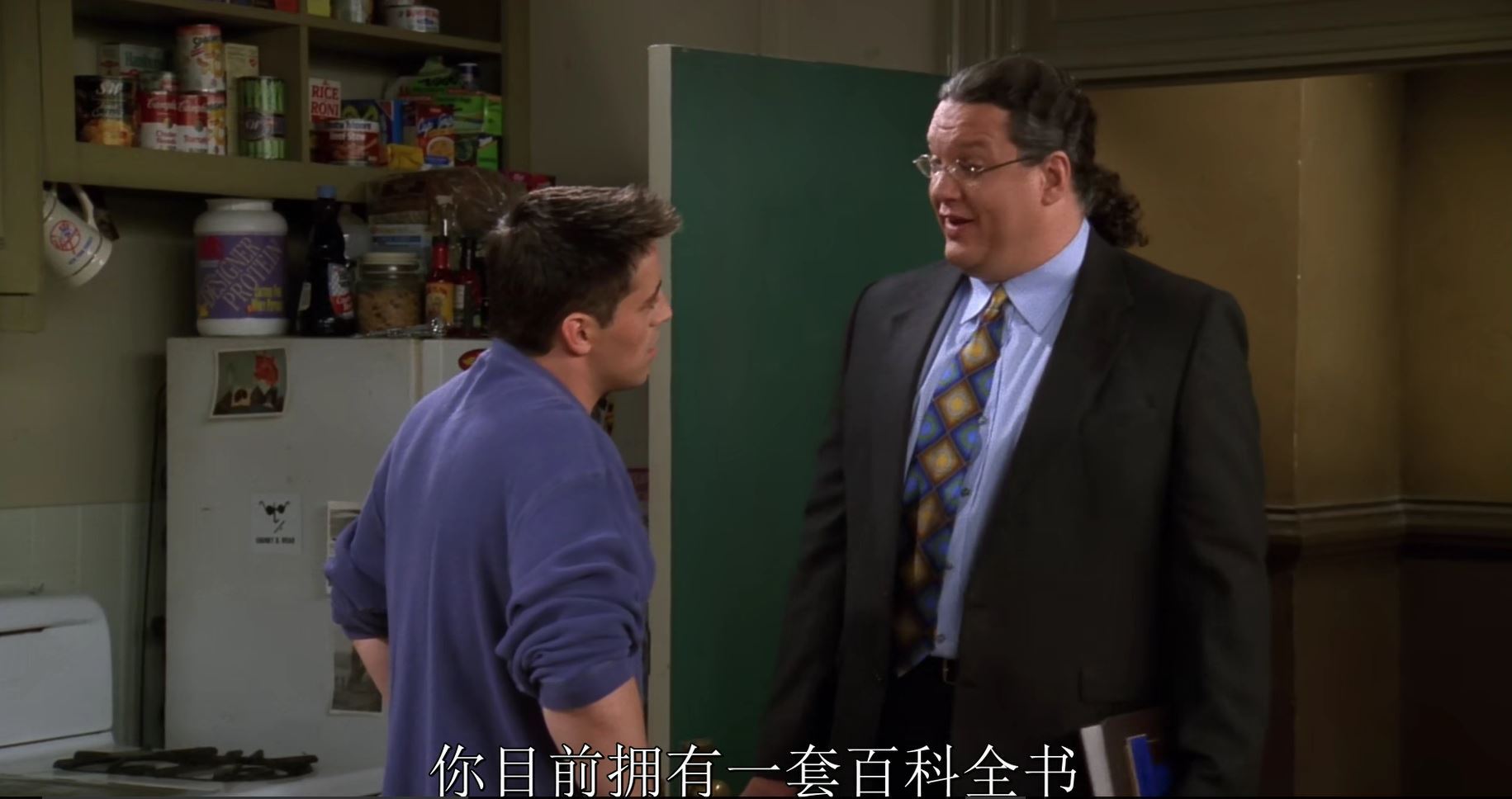 《老友记（1997）》S04E03，以前美剧里经常会出现的百科全书推销员。 