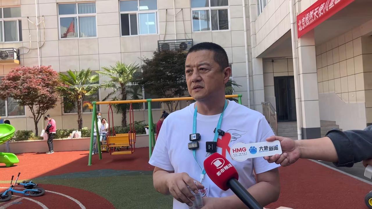 李亚鹏说医院新址有着落了，
没那么焦虑了……
我盯着这句话看了好几遍，不是感动，