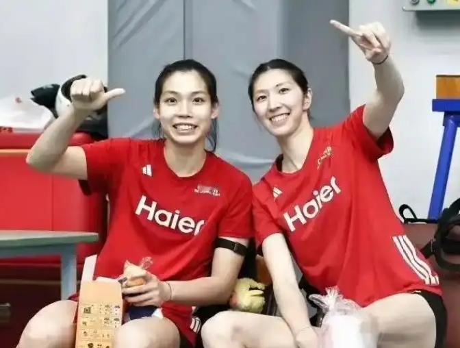 中国女排输给了泰国女排，无缘亚锦赛冠军，整场比赛赵勇就一直主打吴梦洁和庄宇珊两个