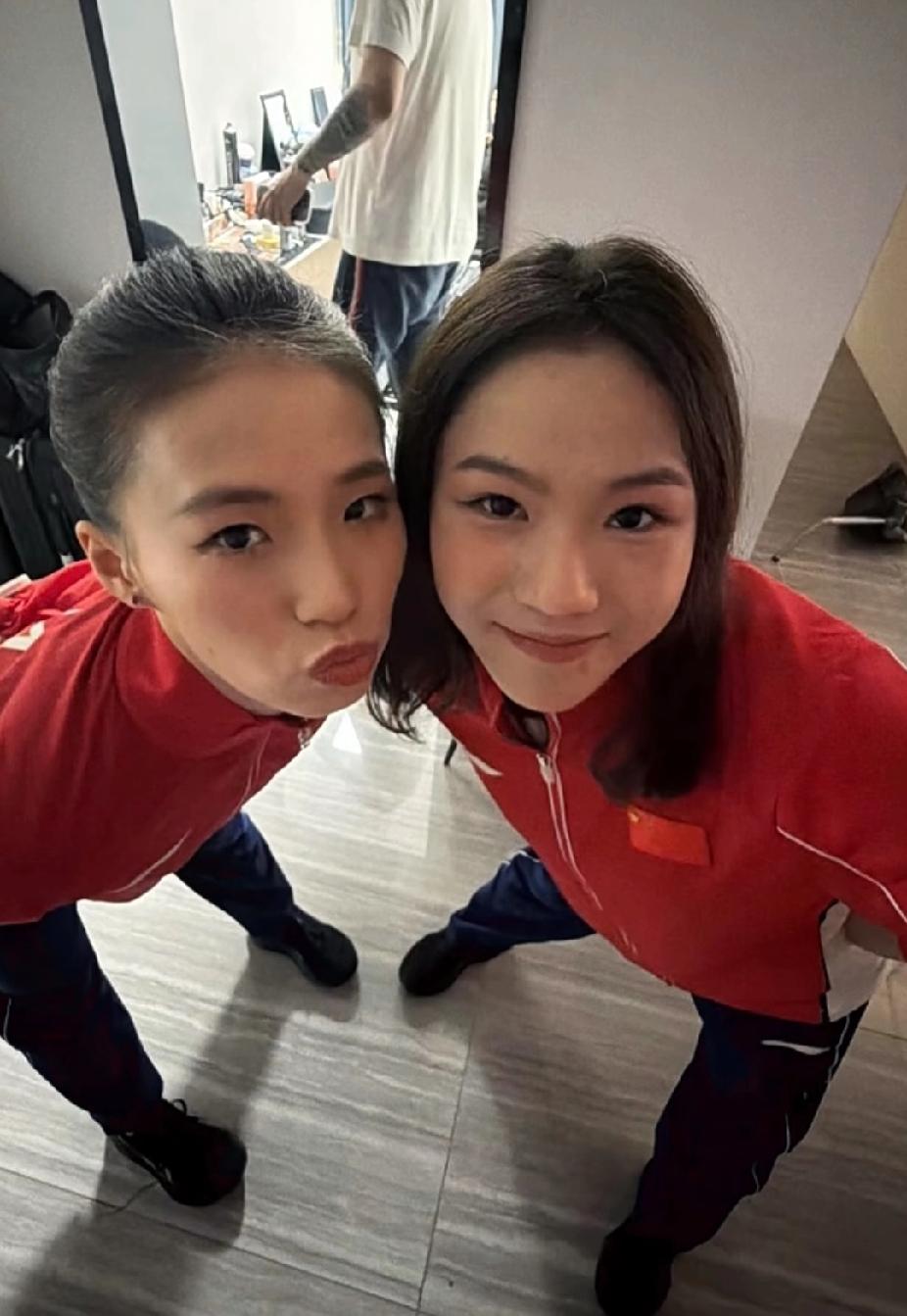 跳水双姝又在搞怪
 
哇，刚刷到芋汐和卢为的同框，我直接被这俩活宝可爱晕了！
 