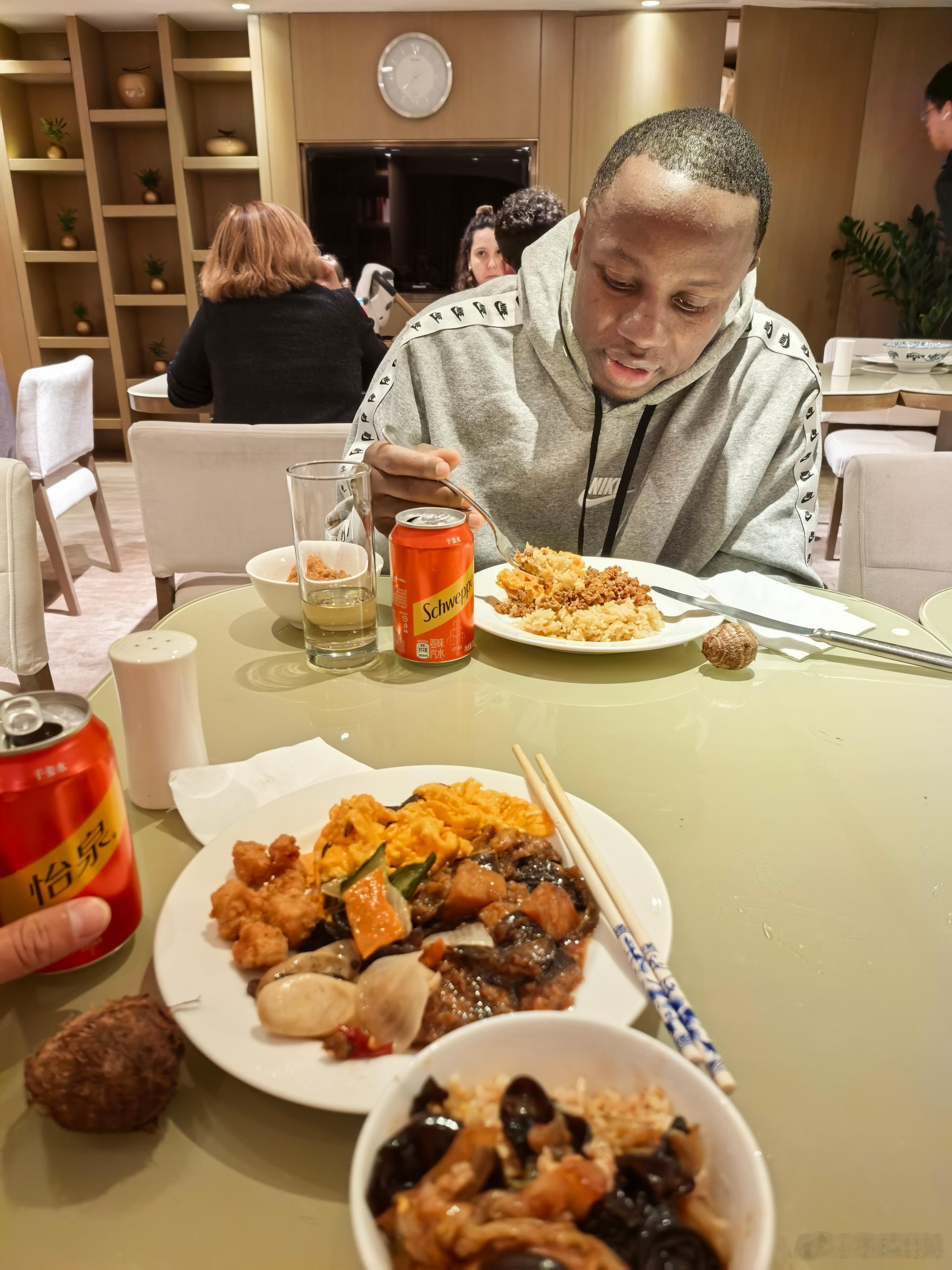 最近见了挺多老伙计，我们纯粹的革命友谊[心][心] ​​​