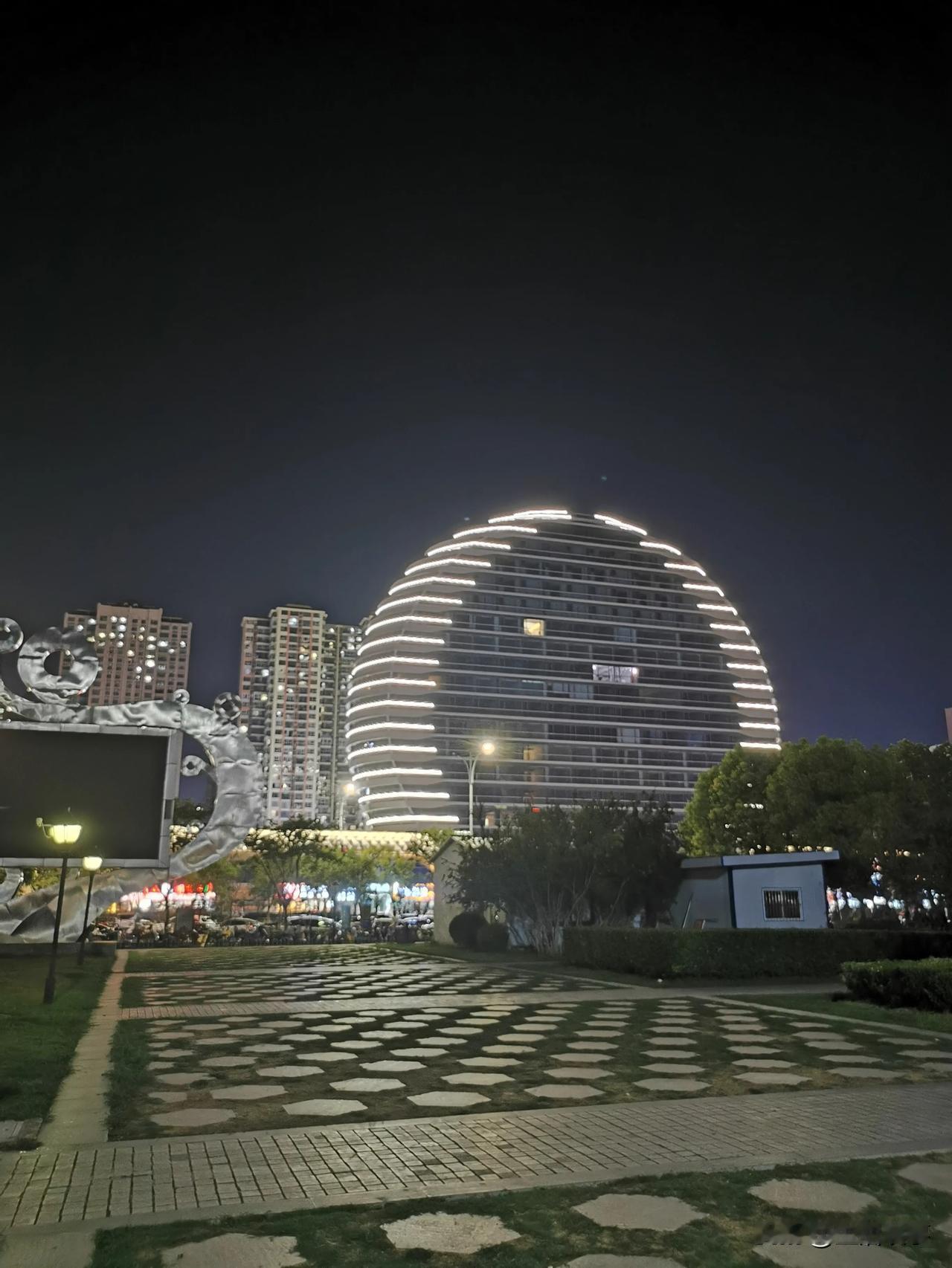 想要离婚了，和老公第一次单独岀来吃饭，算了，结束
﹍﹍
我今年50，日子居然过不