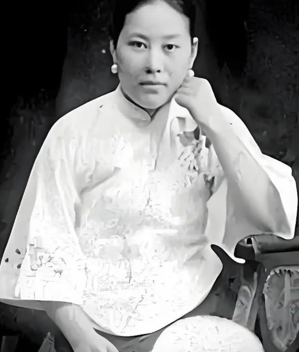 1925年，军阀孙传芳杀了一个58岁的老将军，不是枪毙，是砍头。砍完还不够，把人