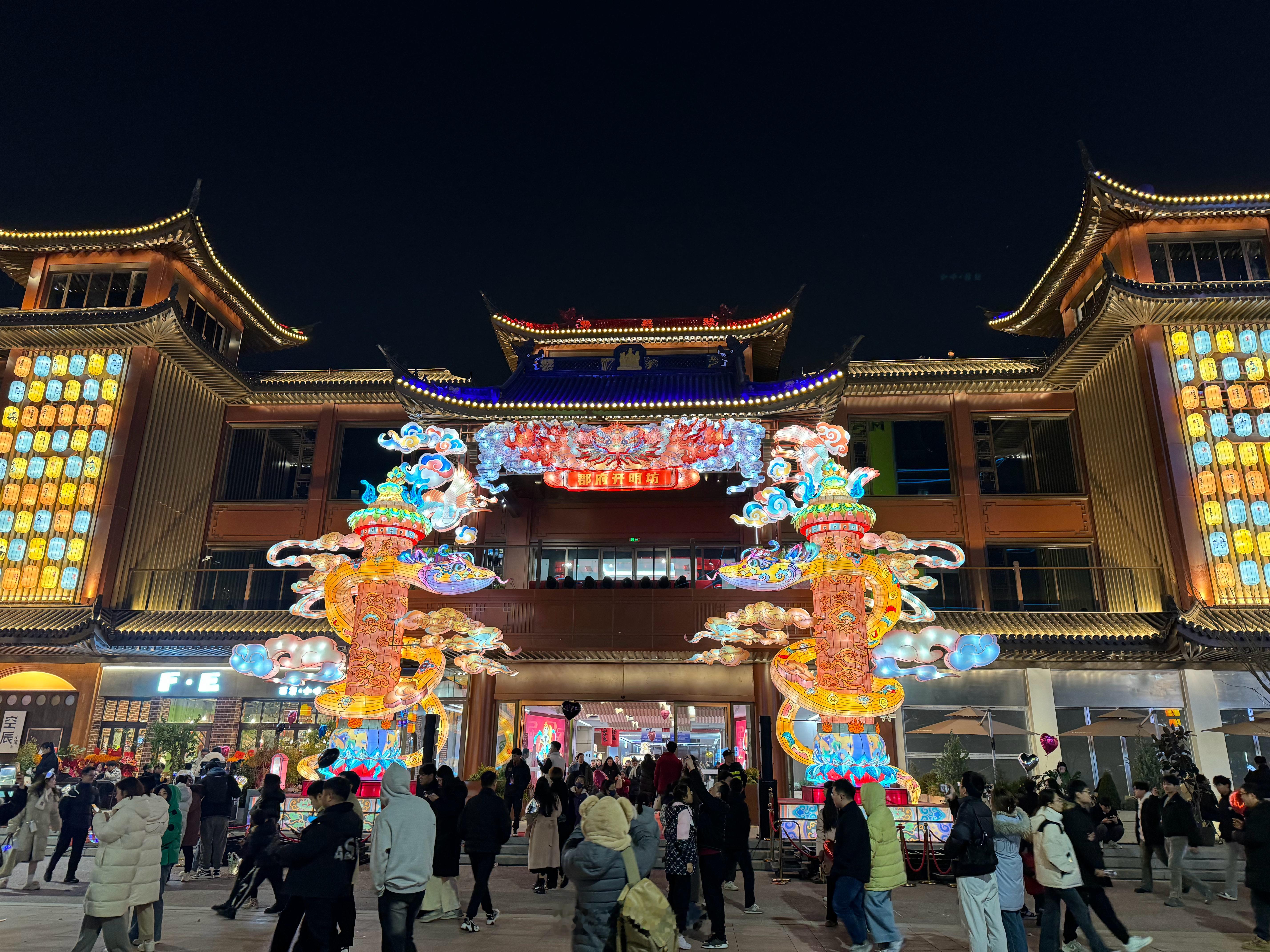 灯灯灯。城隍庙，宁波。 