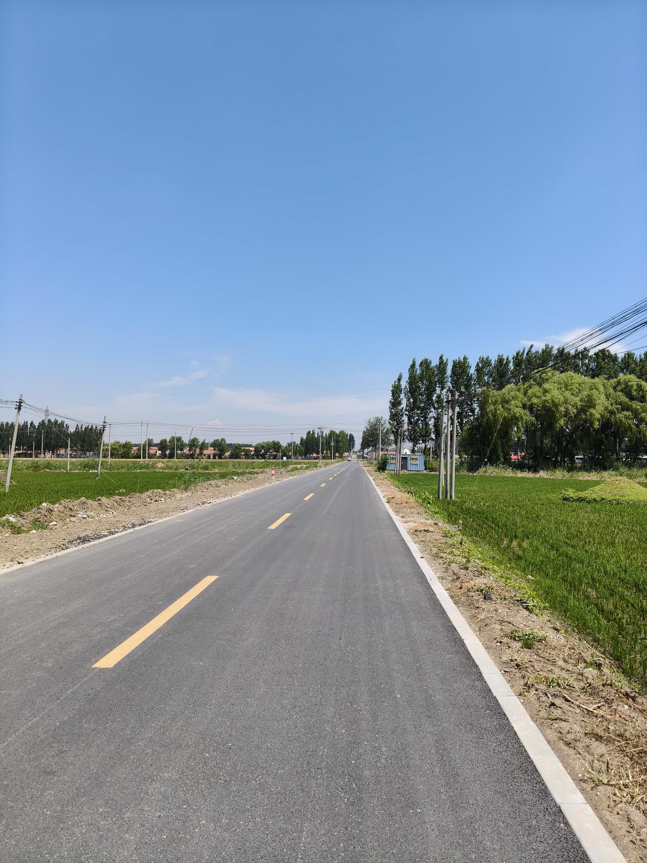 当年的高考一共两天时间，6月7号开考，6月8号下午结束，一直到6月24号夜里出成