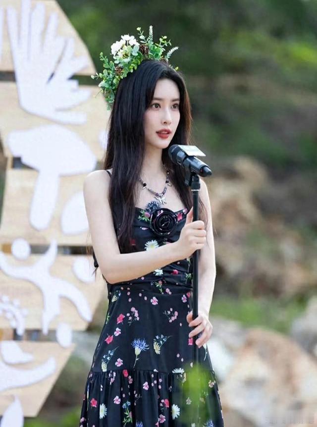 电视剧九重紫[超话]  好甜呀，孟子义李昀锐甜蜜同框拍杂志，网友，跟结婚证有区别