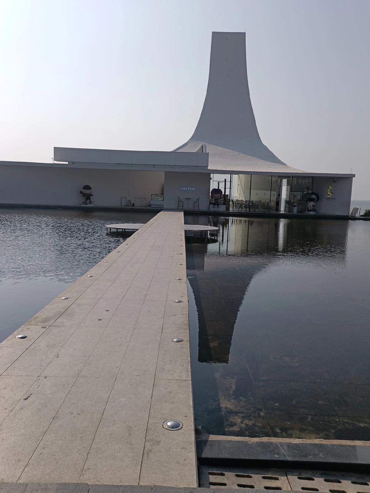 回到童年了[呲牙]，捡了好大一堆贝螺，上面两个宝贝你见过吗(图9)？特别是上面那