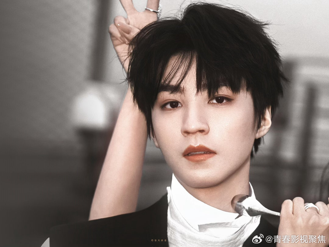 王俊凯 好爽一张脸... 