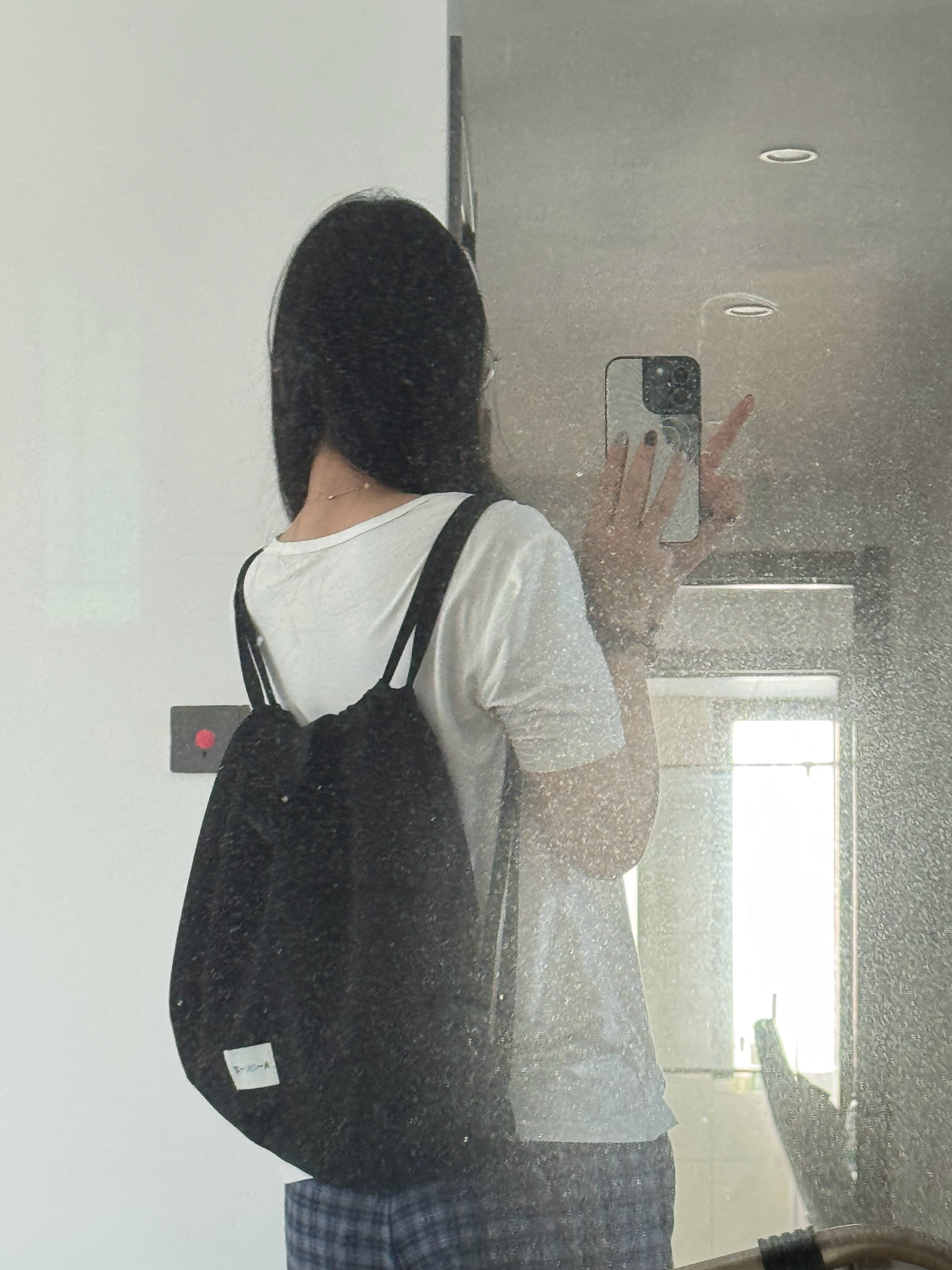 我橱窗里卖的一个帆布双肩包，好软乎…好能装我准备一直背了！ ​​​