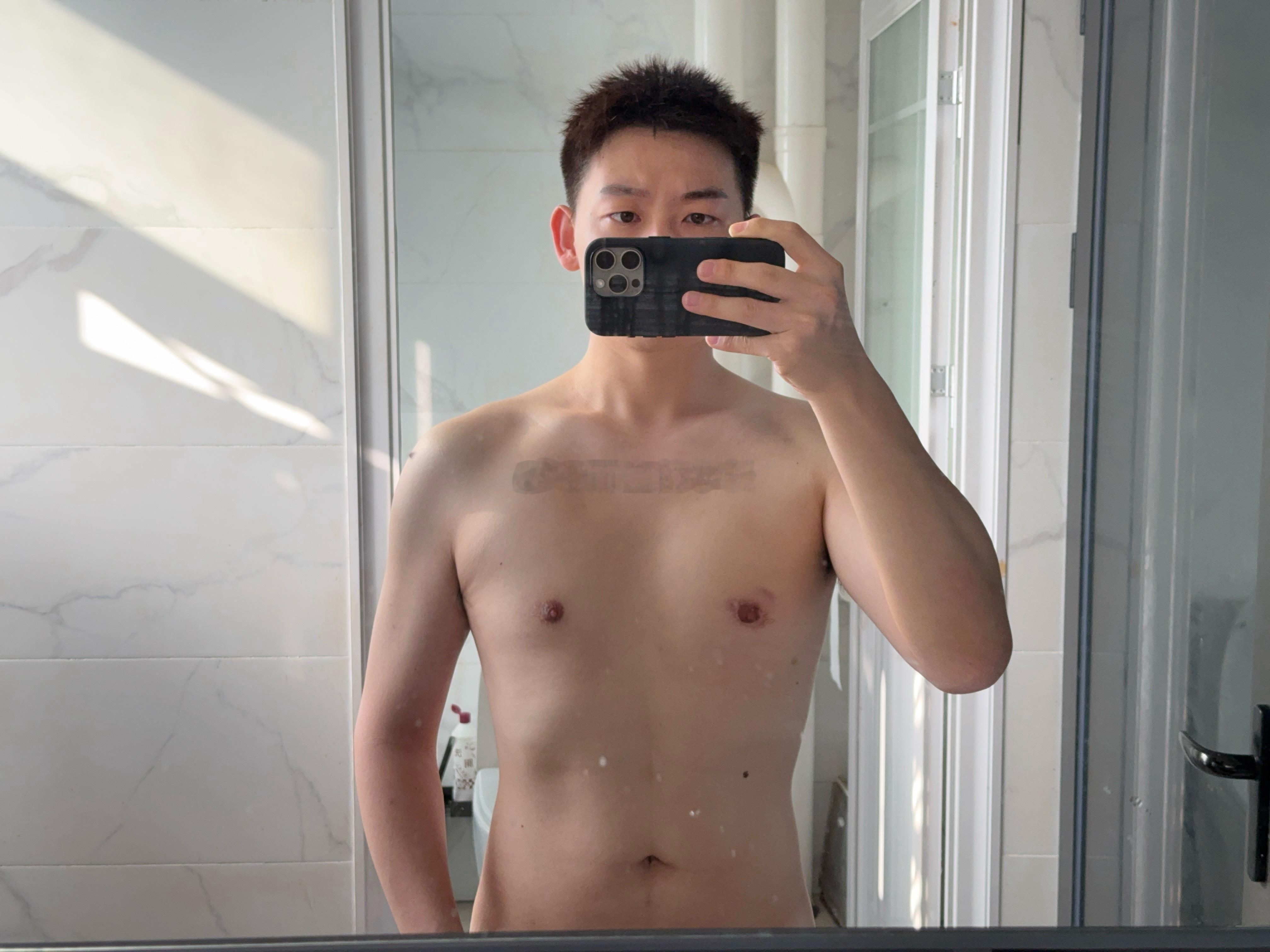 今早体重刚回到上周五的水平 又要周末了用五天的节食锻炼换周末两天的饮食放纵周而复