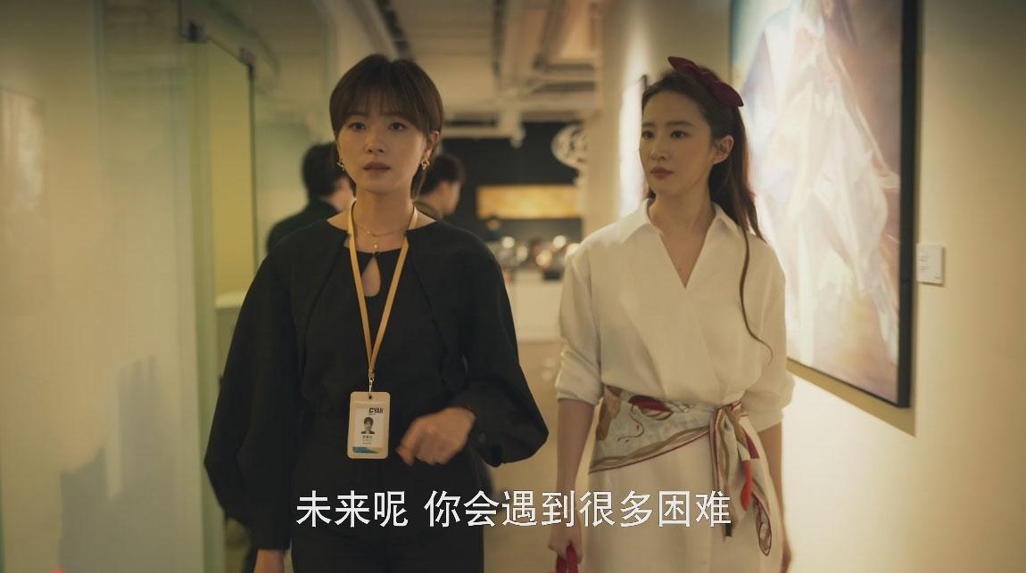 万茜虽然年龄比刘亦菲大，但她看起来比刘亦菲状态好。
#玫瑰的故事#
