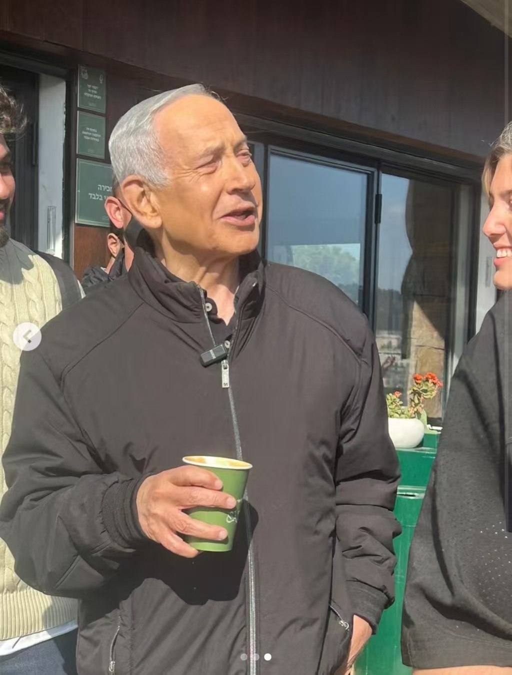 国外网民猜测，会不会是内塔尼亚胡得了什么“病”，错过了重要的安全会议，他们用了大