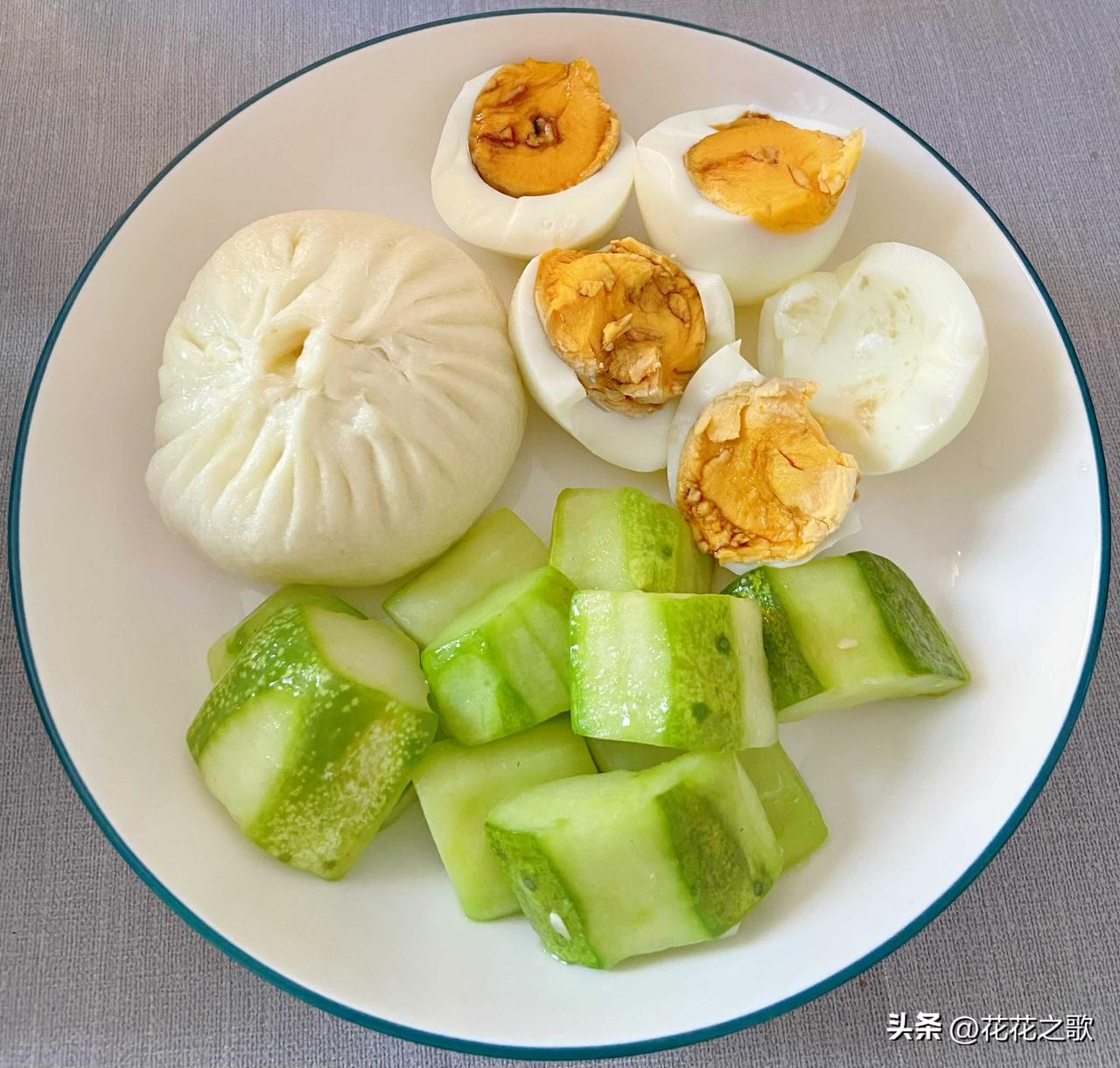 碳水不足会影响代谢，甚至会脑袋晕乎乎的，犯困～～～好吧，你赢了，我给我的晚餐加点