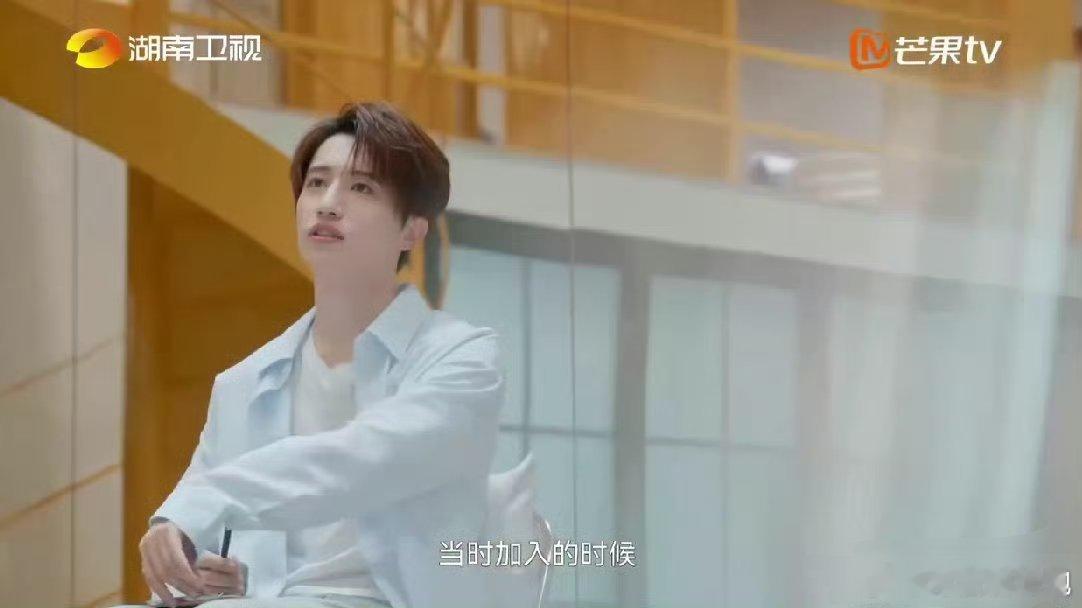 伯远把同期练习生都熬退了伯远不被看好，他只凭一个“熬”字死磕。别人渐渐离开，他却