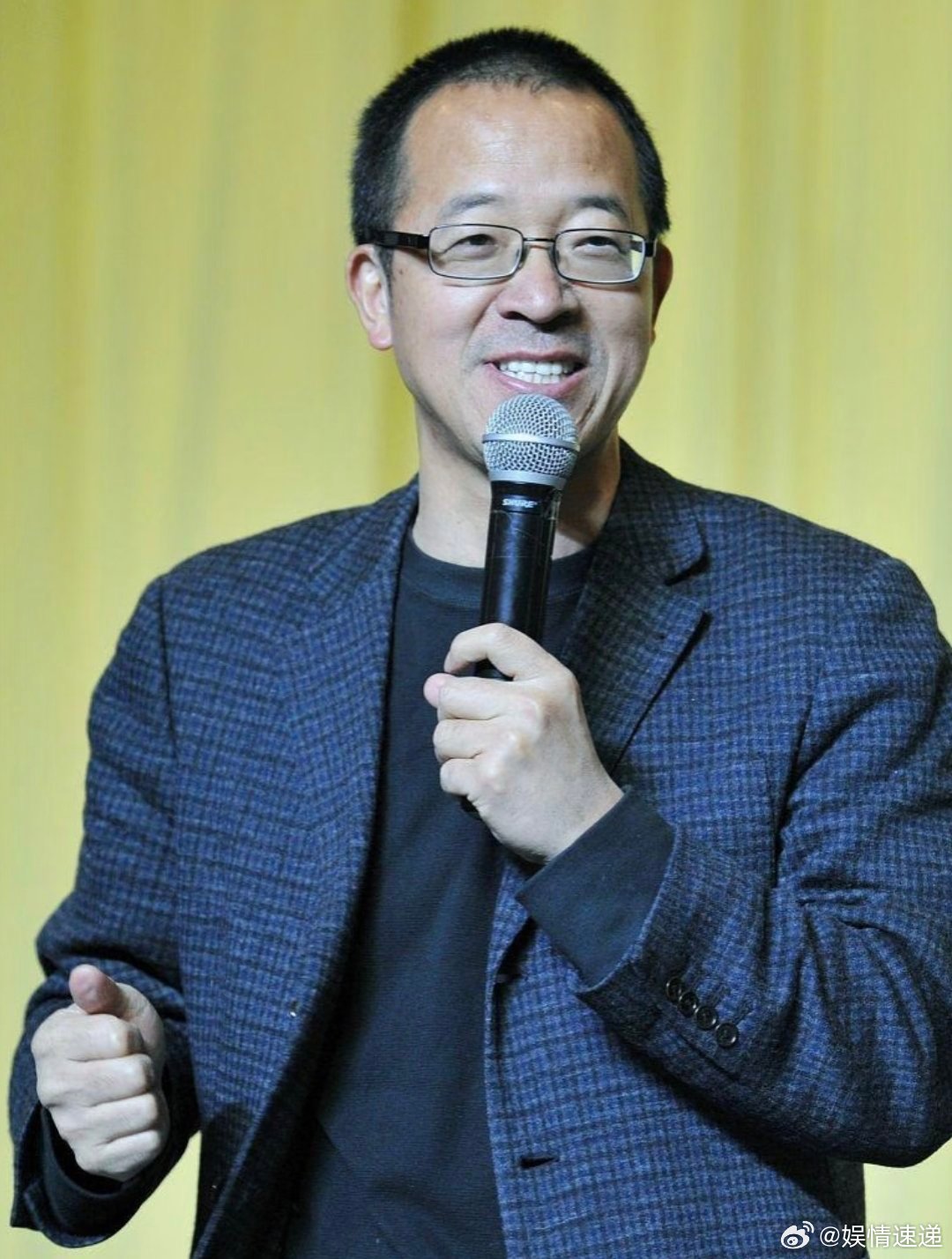 俞敏洪要教年轻人玩潮玩了潮玩还得跟着俞敏洪选 俞敏洪都带潮玩了！商业眼光没得说，