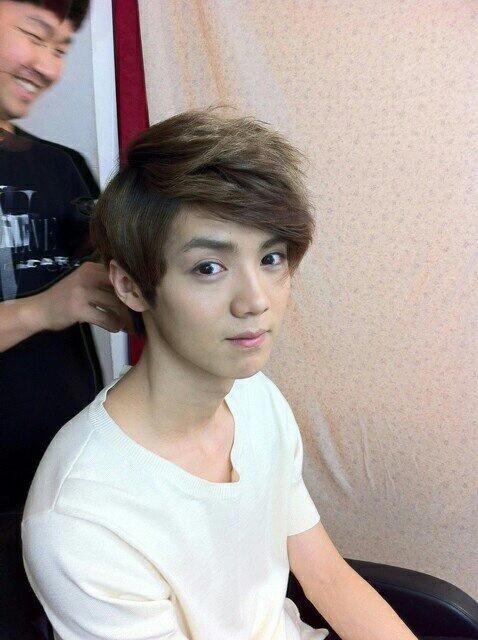 穿越回2012 捕捉一只杂志花絮鹿晗考古到青涩小鹿 好乖好嫩🥹出道前Wlive