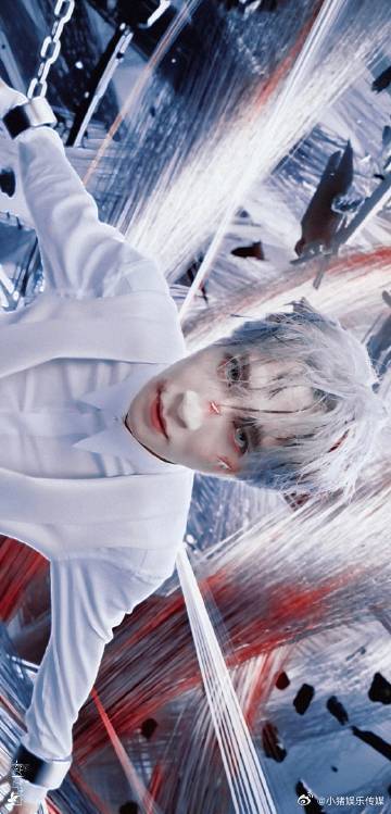 薛之谦邪魅一笑赢麻了 薛之谦这邪魅一笑简直绝了！被锁链困住却淡定自若，抬眼间轻蔑