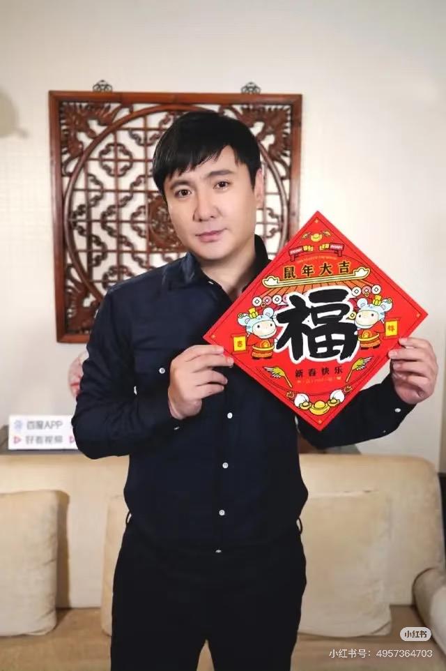 沈腾果然上年纪了，不是长得越来越老，是和马丽走红毯时，裤子里大概率穿了秋裤。 发