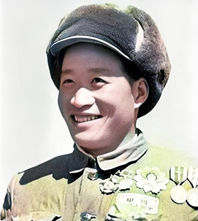 1964年，毛主席听说奇袭白虎团的英雄排长，抗美援朝11年后仅是副连长，甚至还被