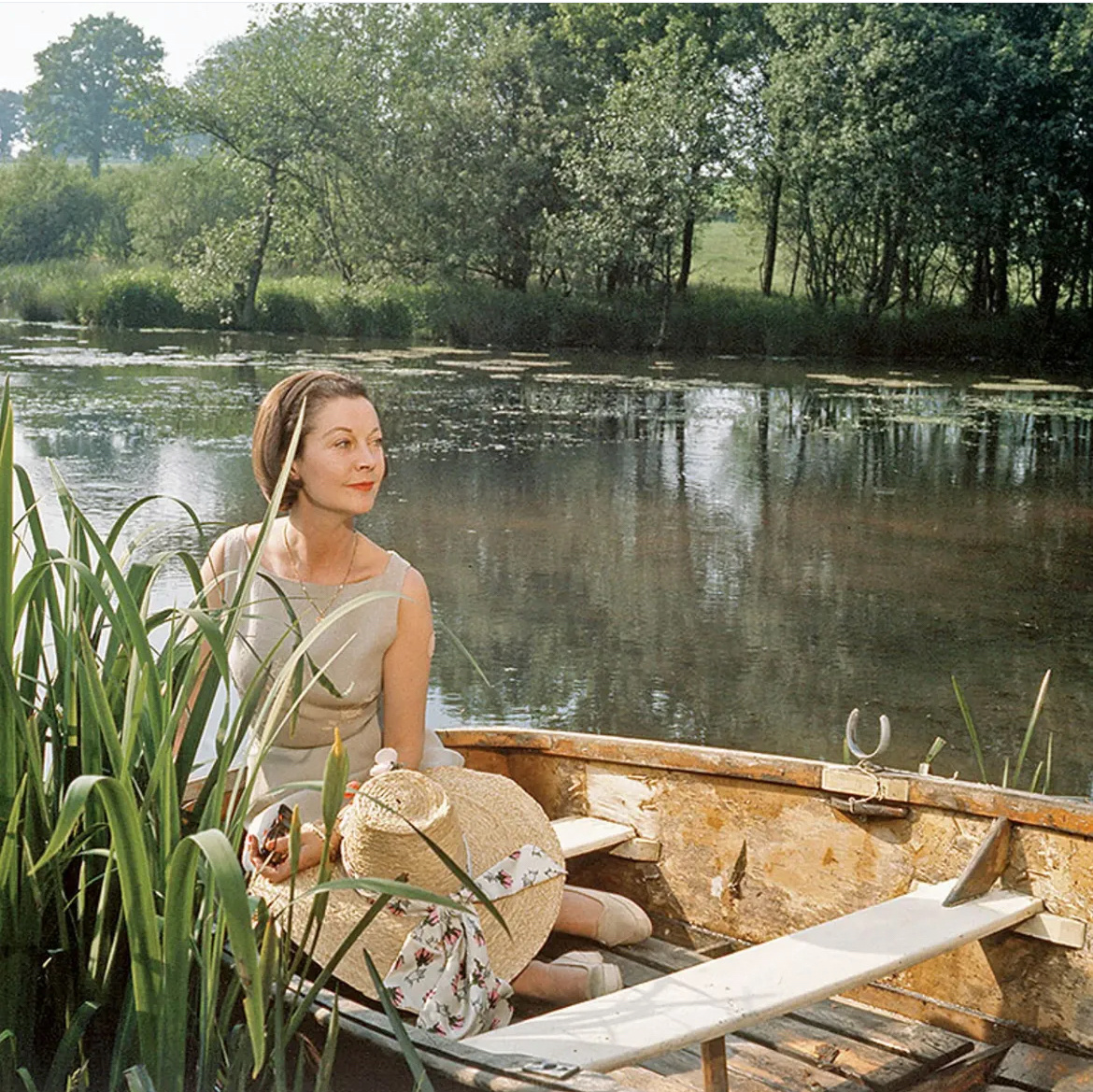 【来自投稿】1960-1967年 费雯丽在她位于英国东萨塞克斯郡的乡间别墅，别墅