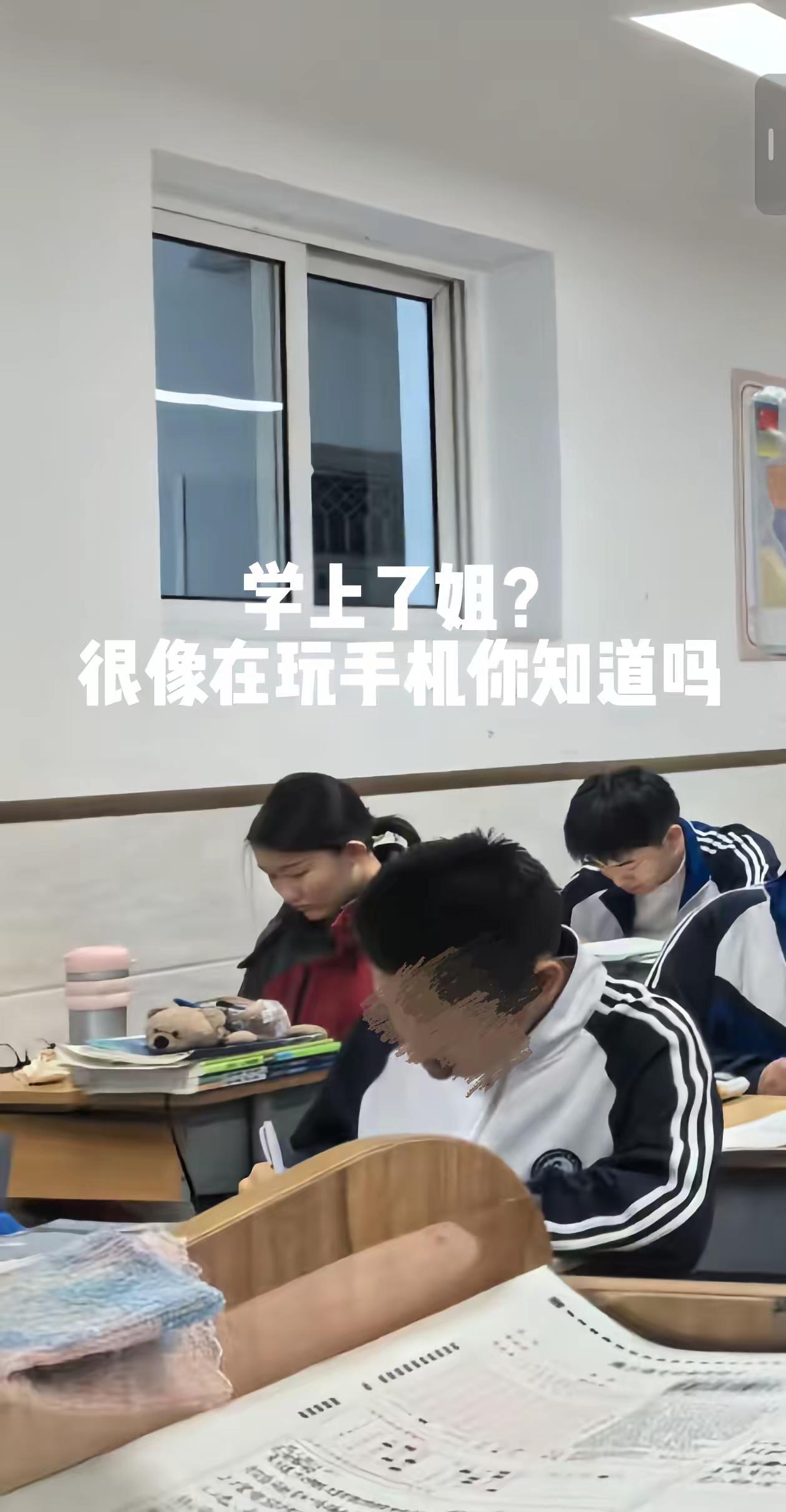我想 在很久以后我依然会怀念这段独有的的高中时光 那时候快乐的没话说 偶尔翻起相