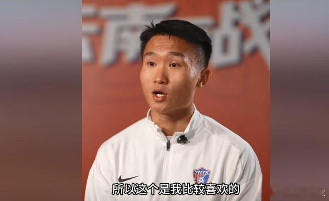 徐宏杰：我喜欢的云南食物是酸汤鸡火锅和豆腐米线足球[超话]vplus足球狂欢季 