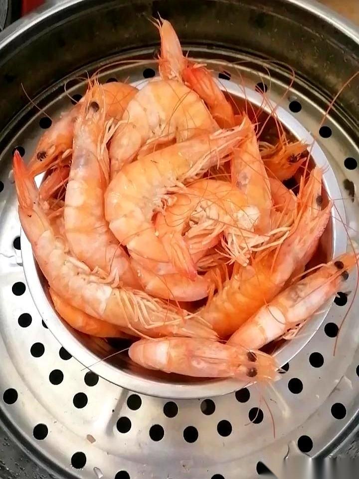 月薪2500的食堂工作，究竟有多吃香？有网友发帖晒出老妈每天下班拎回家的几个塑料