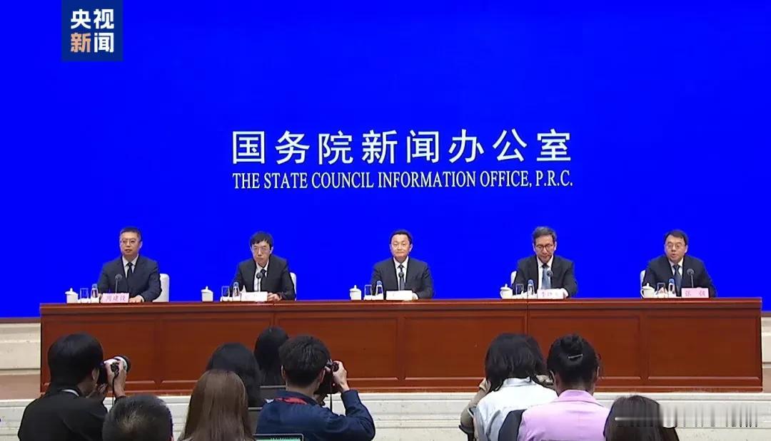 重大好消息！以后新建住宅4楼及以上都要配电梯！

刚刚国家出台住房最新标准，专门
