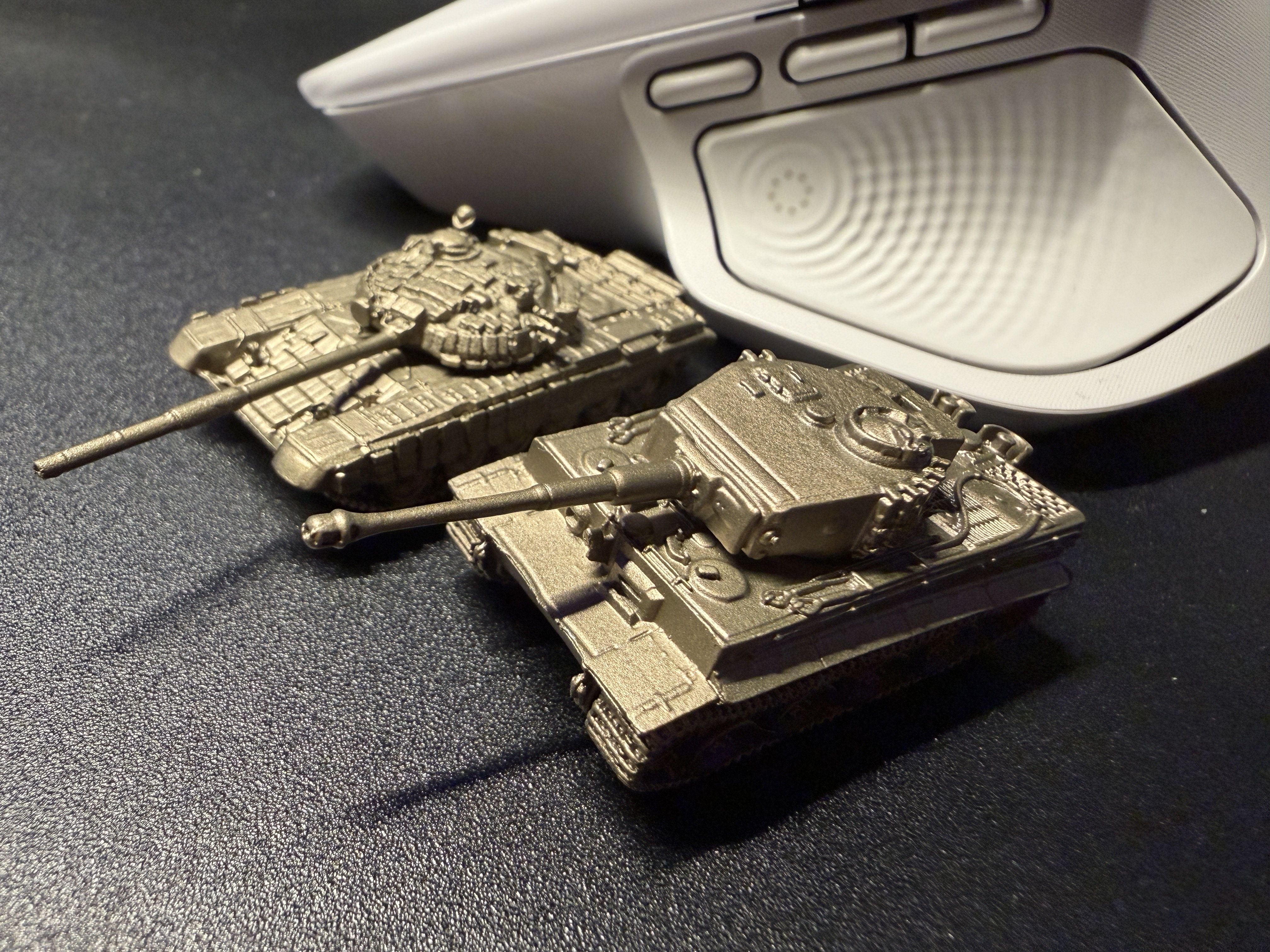 🔻1:144的金属铸造小模型真有意思。 