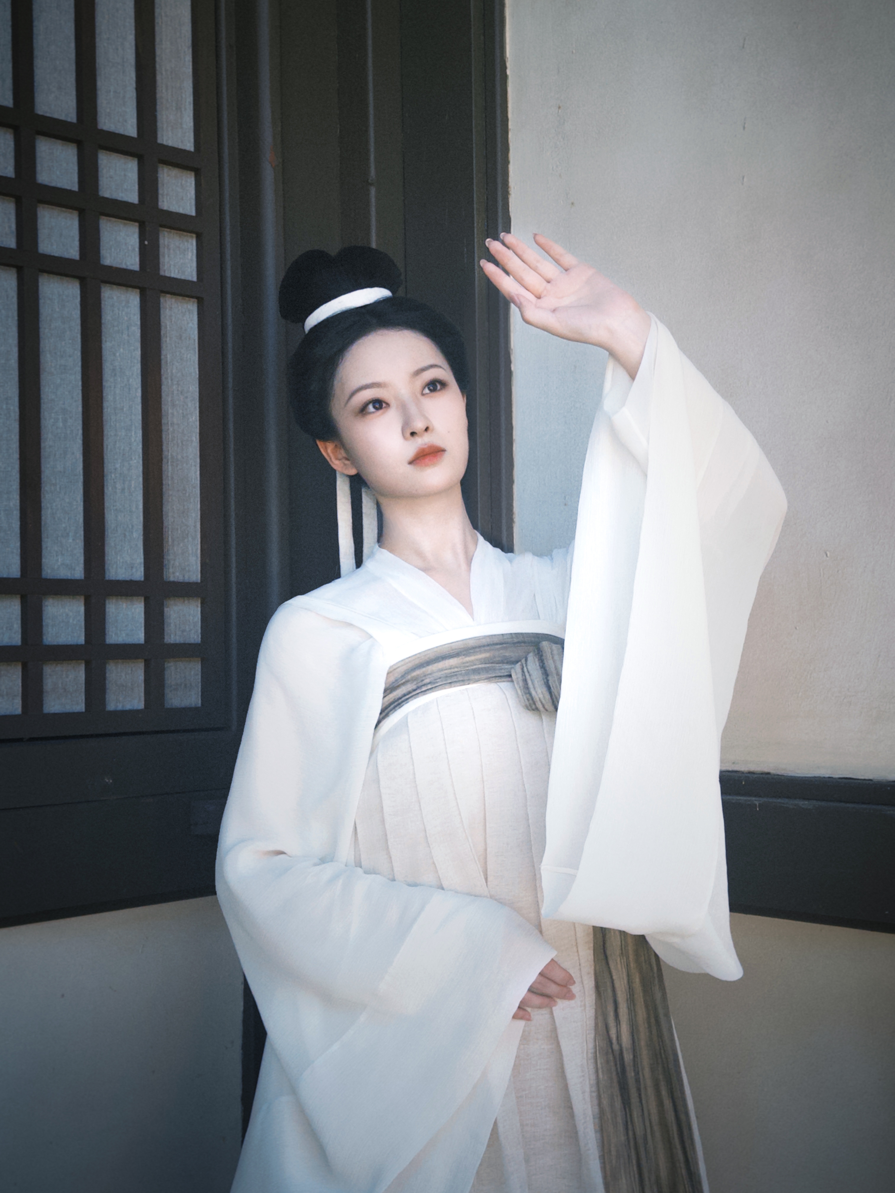 杨舒伊 《莫离》叶莹▷剧照（工作室）-小合集-1️⃣白衣2️⃣丧服-黄衣 