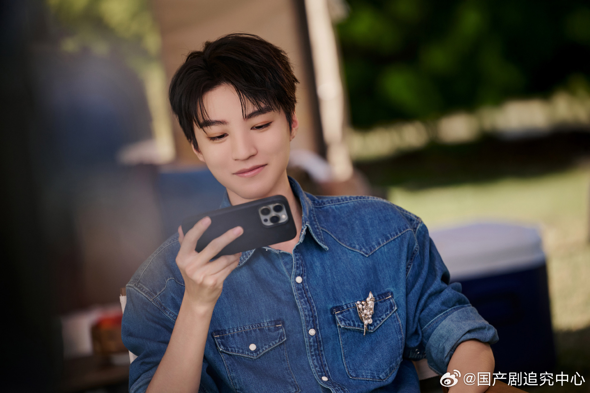 1、王俊凯今年确实会开演唱会，在下半年。他的专辑也在来的路上，还会跟周杰伦有合作