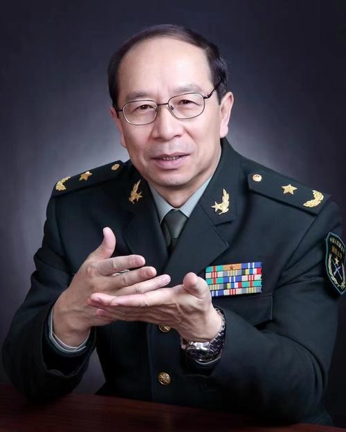 美国记者问金一南：“如果把中国2000亿的三峡大坝炸了，中国会怎么办？”金一南听