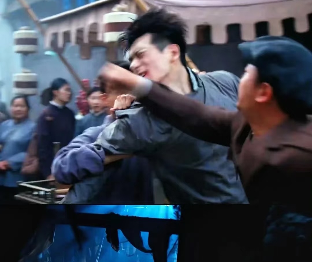 对不起，我才发现，这个被打的也是上官 