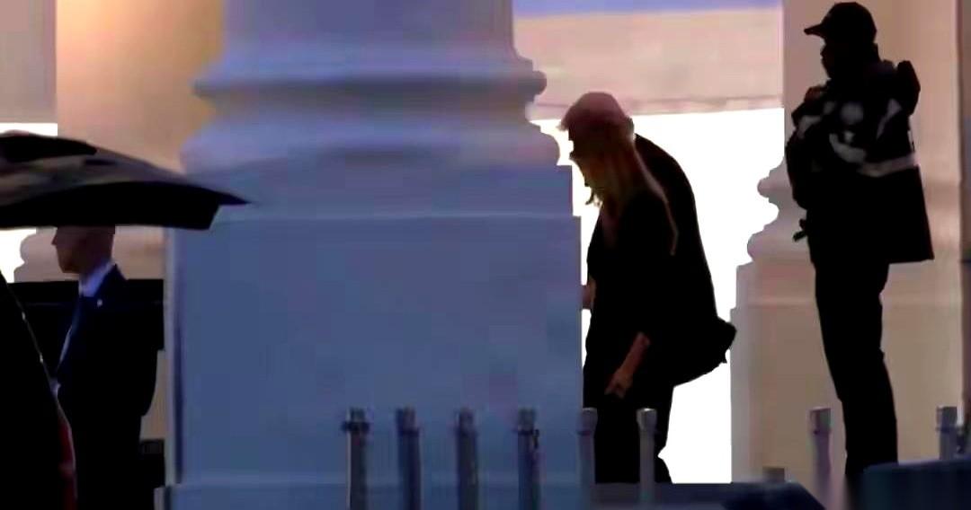 据外媒消息，特朗普又一次在枪击风波中仓皇撤离。这回，他刚脱离险境，连气都没喘匀，