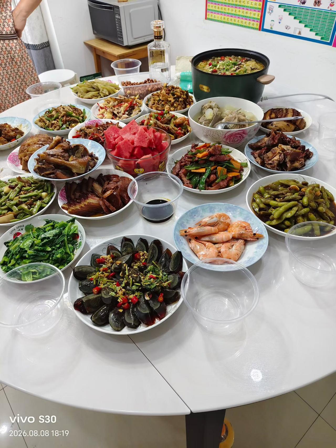 吴大妈才去儿子家住上一个月，就累到腰椎复发住院了。

儿媳怀孕之后，妊娠反应比较