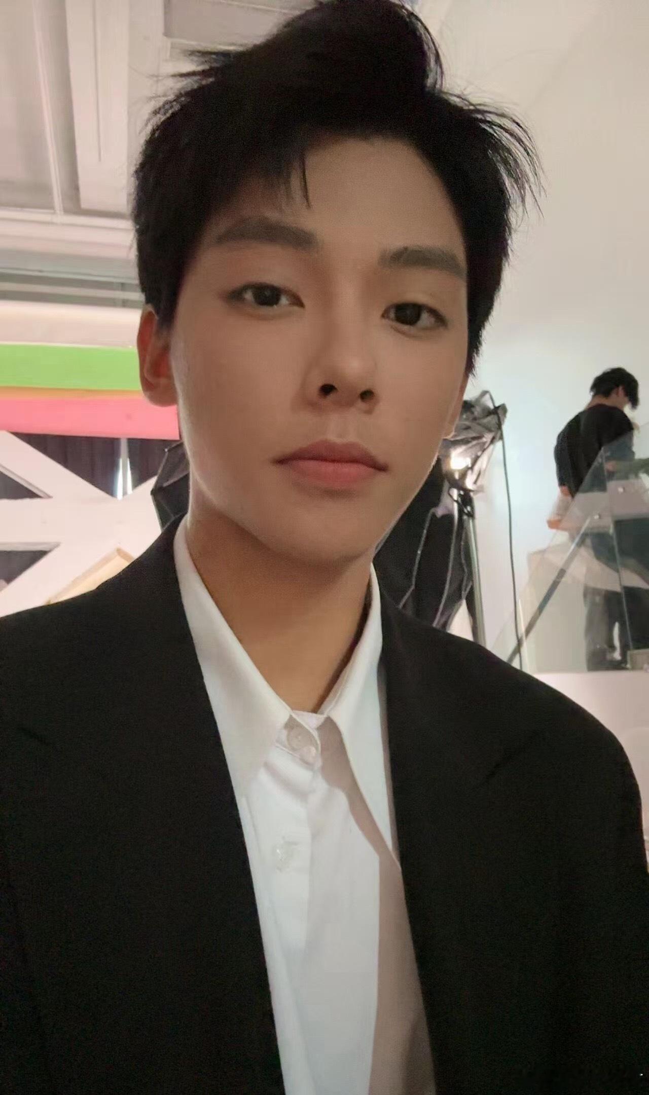 九张图片九张脸张张不一样灿延也是开出神奇马丁做老公了[允悲] ​​​