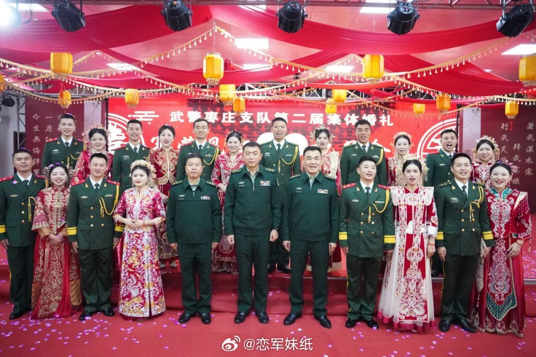 #军恋[超话]#我寄白雪三千片‍君报红豆应以双‍伴随着震耳欲聋的鞭炮声武警枣庄支