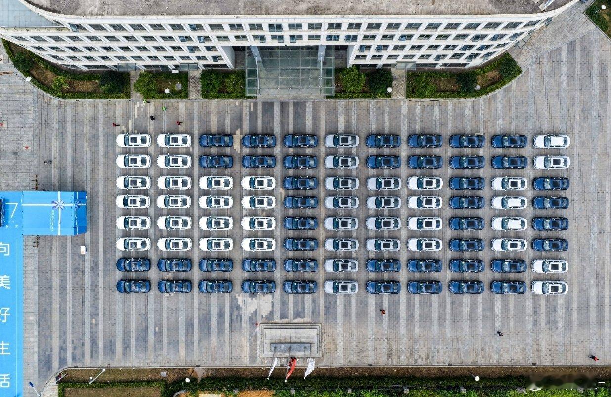 国民家轿还是得看咱国产车企!吉利银河A7上市14天就实现第一万辆交付，直接刷新混