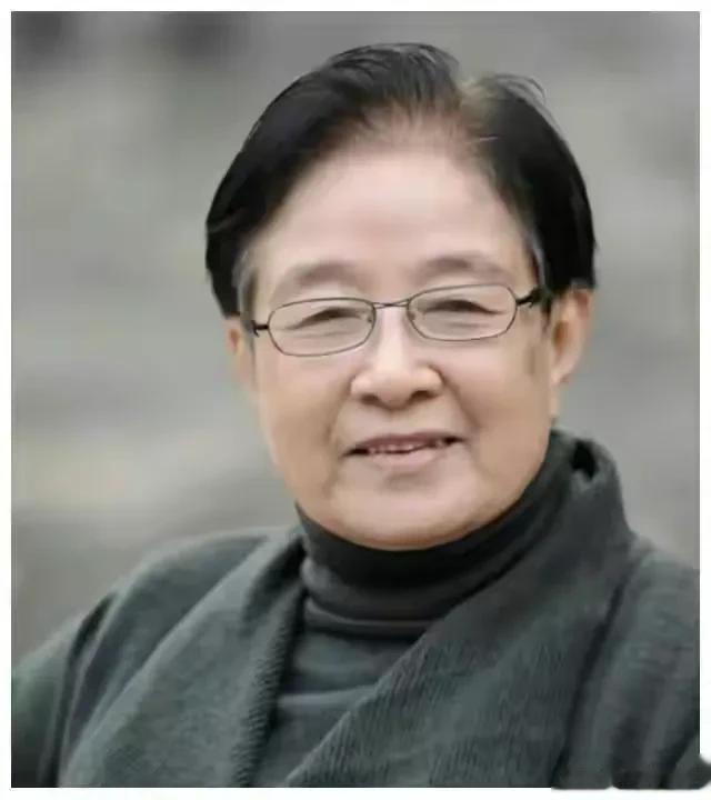 谷建芬老师德高望重，是一个德艺双馨的老艺术家，她桃李满天下，对中国音乐作出了重要