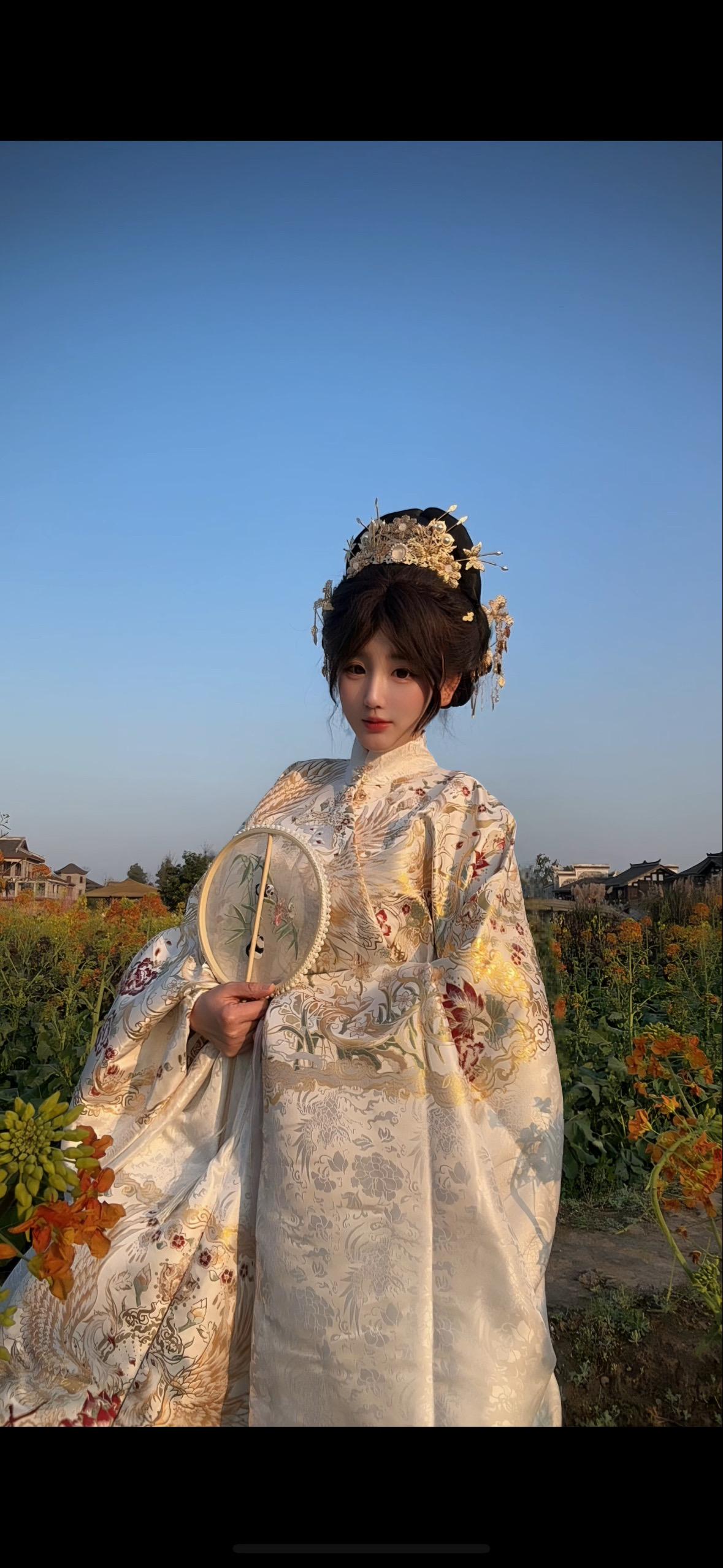 女儿心总如水，起伏而迂回。