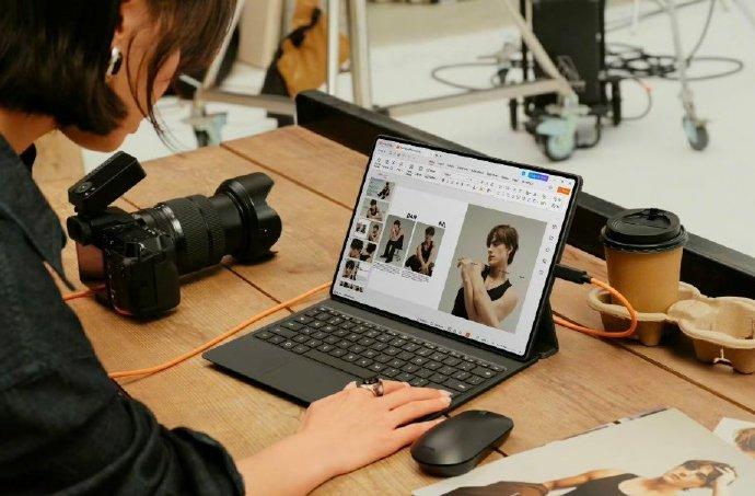 平板产品线也Pro Max了，这块13.2的平板，4.7mm的厚度，499g的重